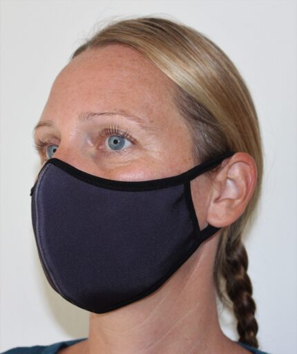 Återanvändbart munskydd i tyg för kvinnor.